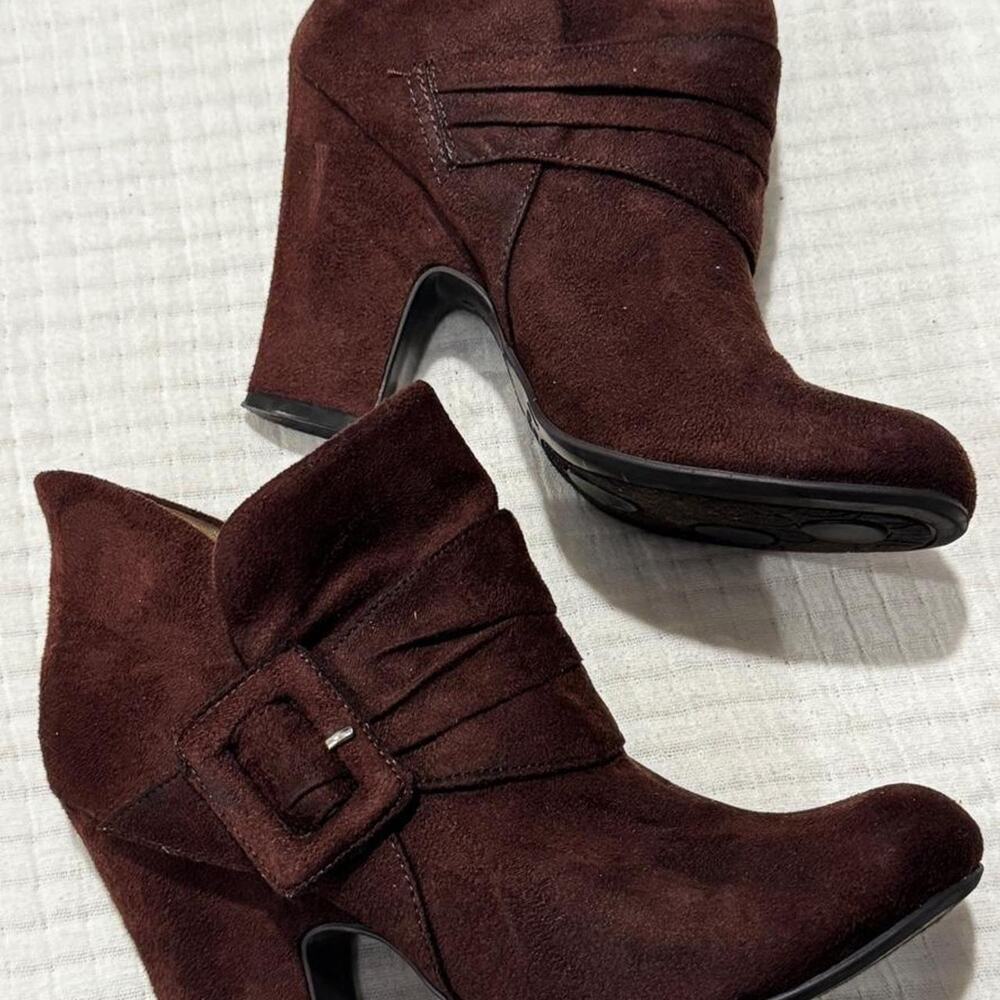American eagle suede ankle
